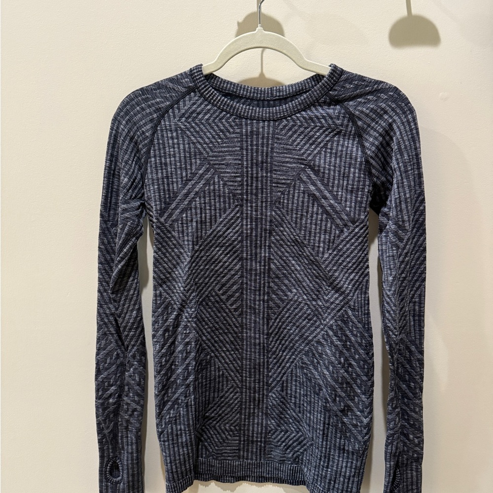 Lululemon Geometric Patterned Longsleeve Shirt in Black and Grey
